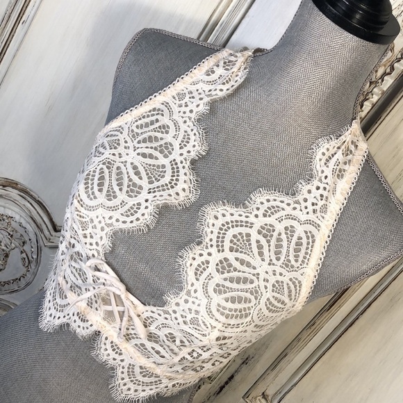 Gorgeous No Tags Cream Racer Back Lacey Bralette - Picture 2 of 7